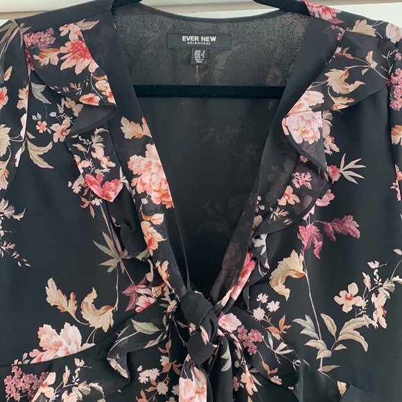 Evernew floral low cut blouse (Size 4) - Picture 2 of 4